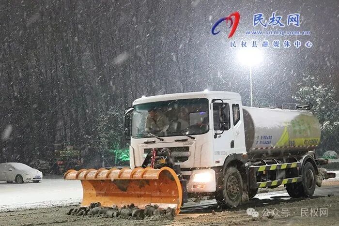 縣委副書記、縣長王景義查看降雪應對工作