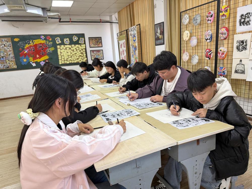 美藝畫社社團活動—線描畫
